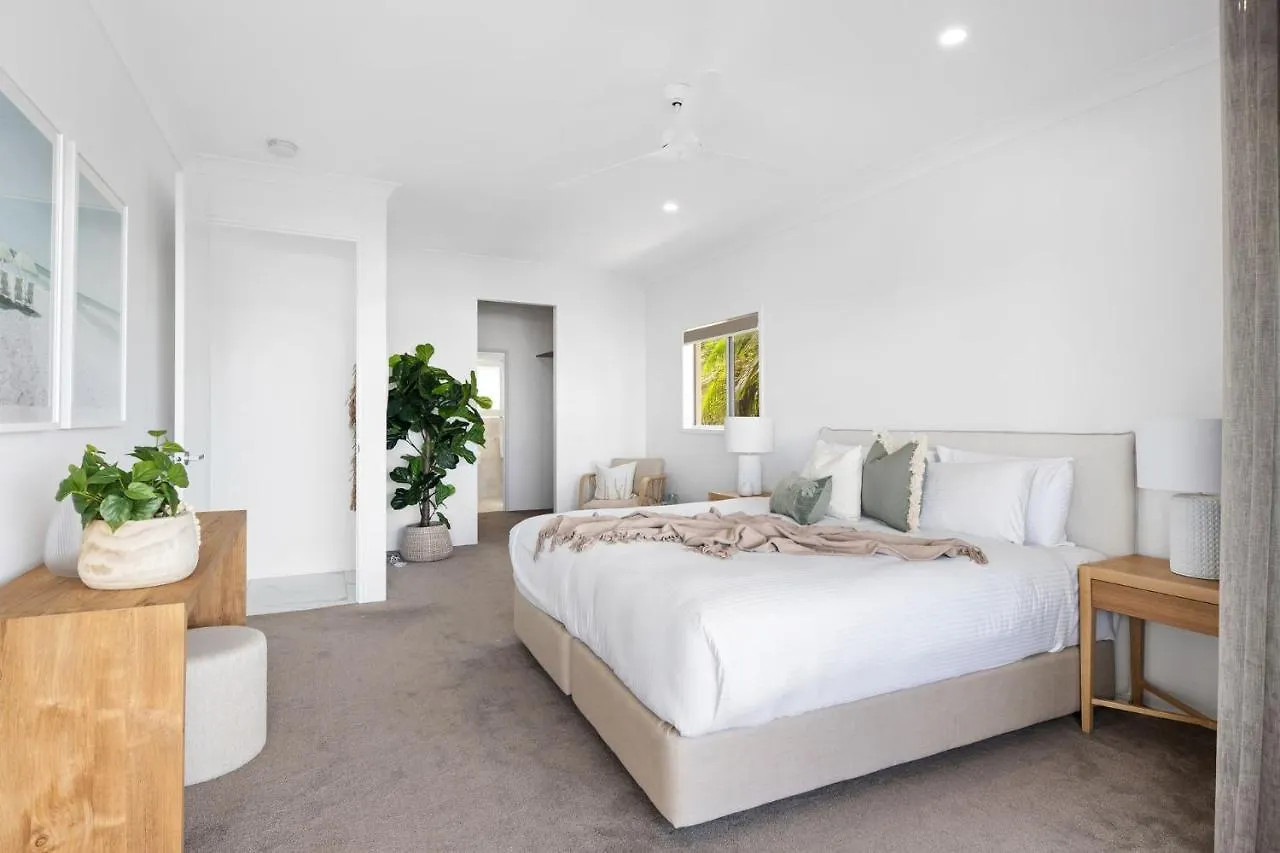 Unit 8 Nereus Stunning And Sophisticated 3 Bedroom Apartment With View Sunshine Beach